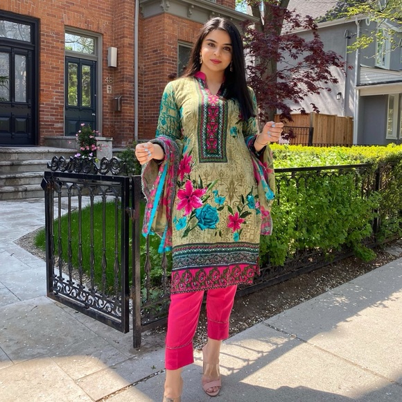 Pakistani Apparel - Picture 2 of 3